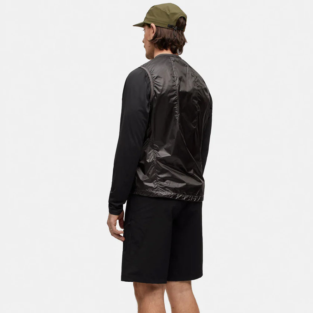 portal-code-wind-vest-beluga