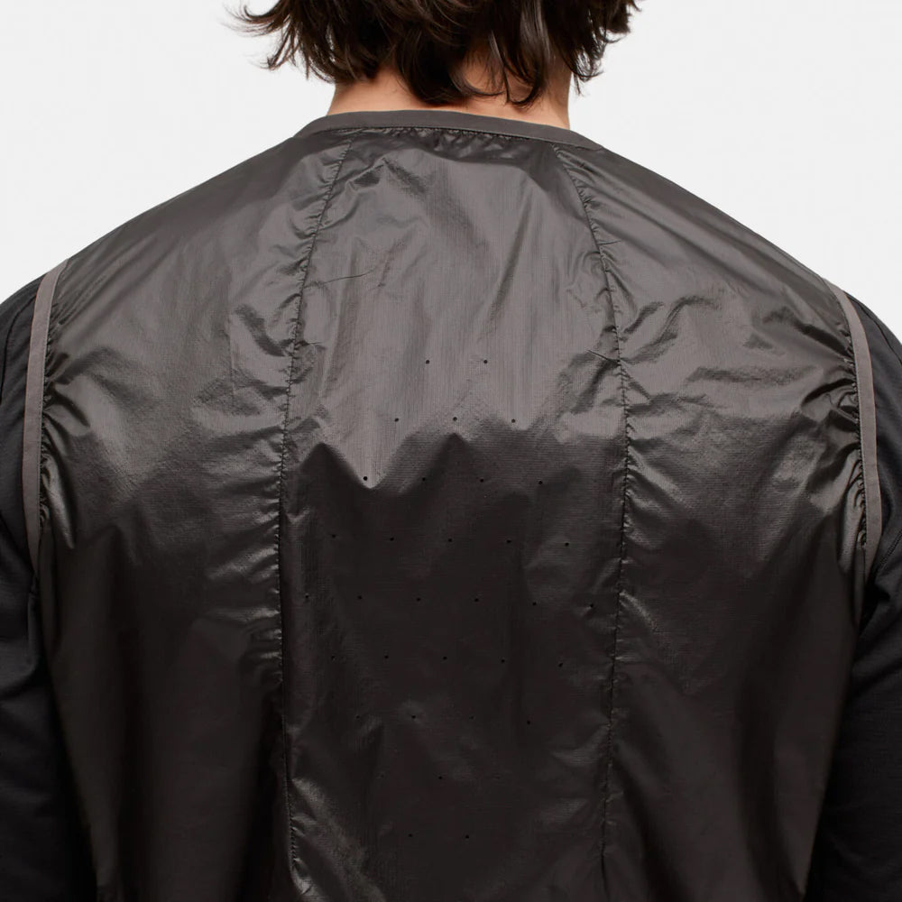 portal-code-wind-vest-beluga