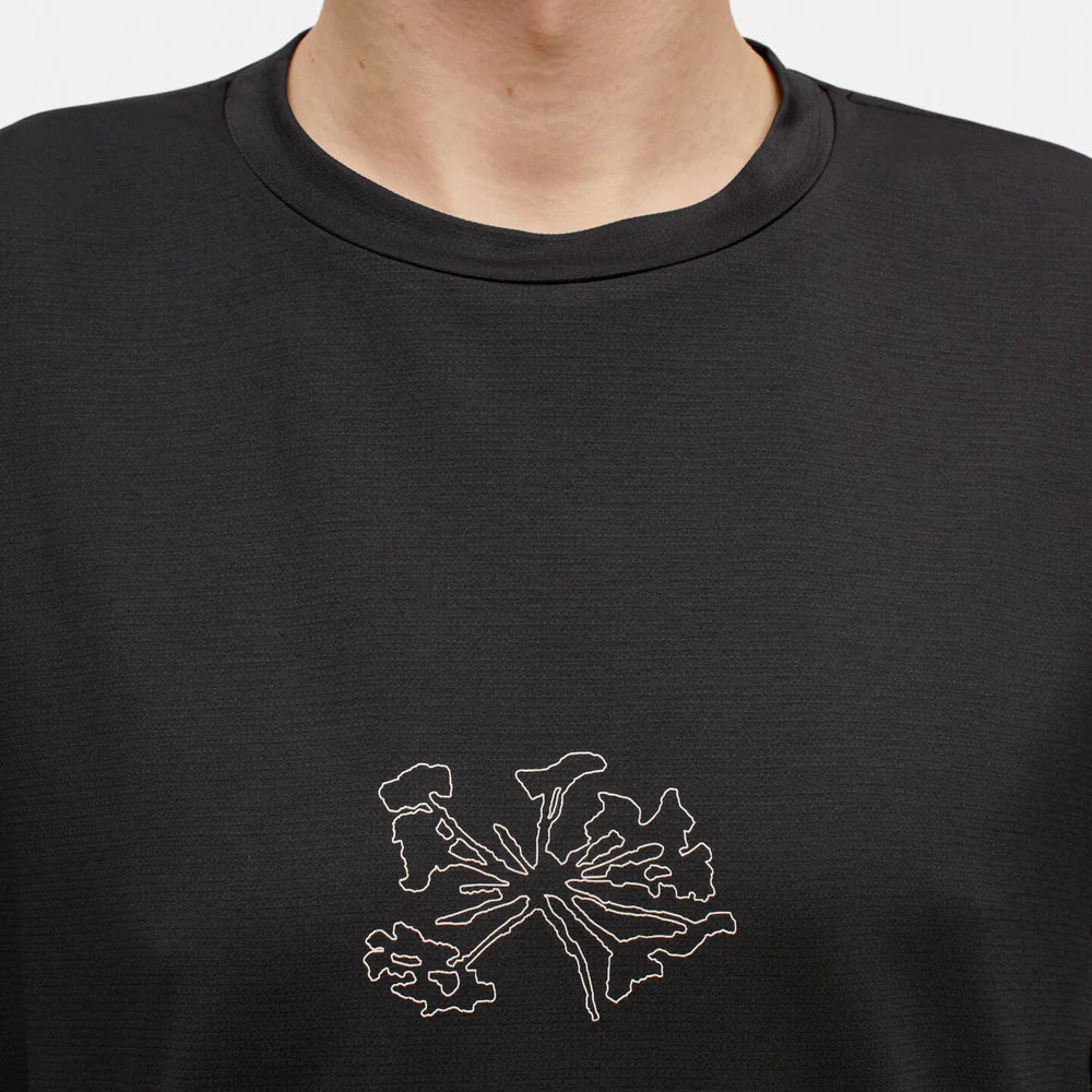 Portal Lateral Peak SS Tee - Black Beauty – CCACHE RUNNING